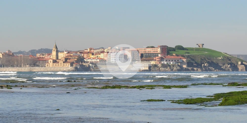 Vistas a la bahía de San Lorenzo y el cerro de Santa Catalina en Gijón