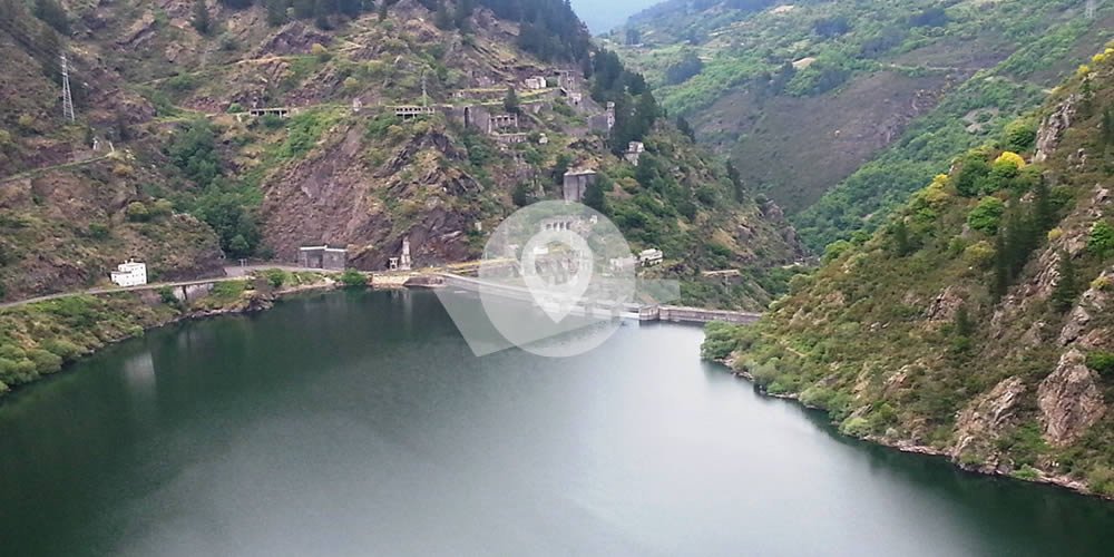 Embalse de Grandas de Salime y paisaje natural